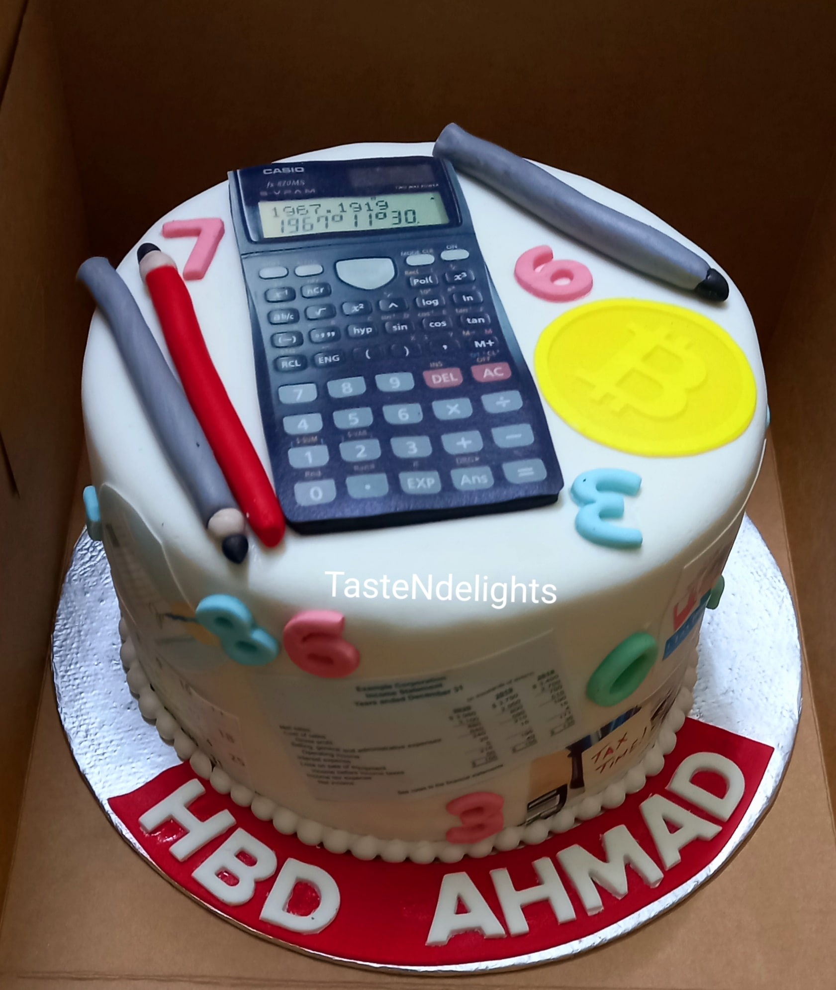 Calculator cake/customcake/mickey mouse cake/knock knock cake/pinata cake/money  pulling cake, Food & Drinks, Homemade Bakes on Carousell