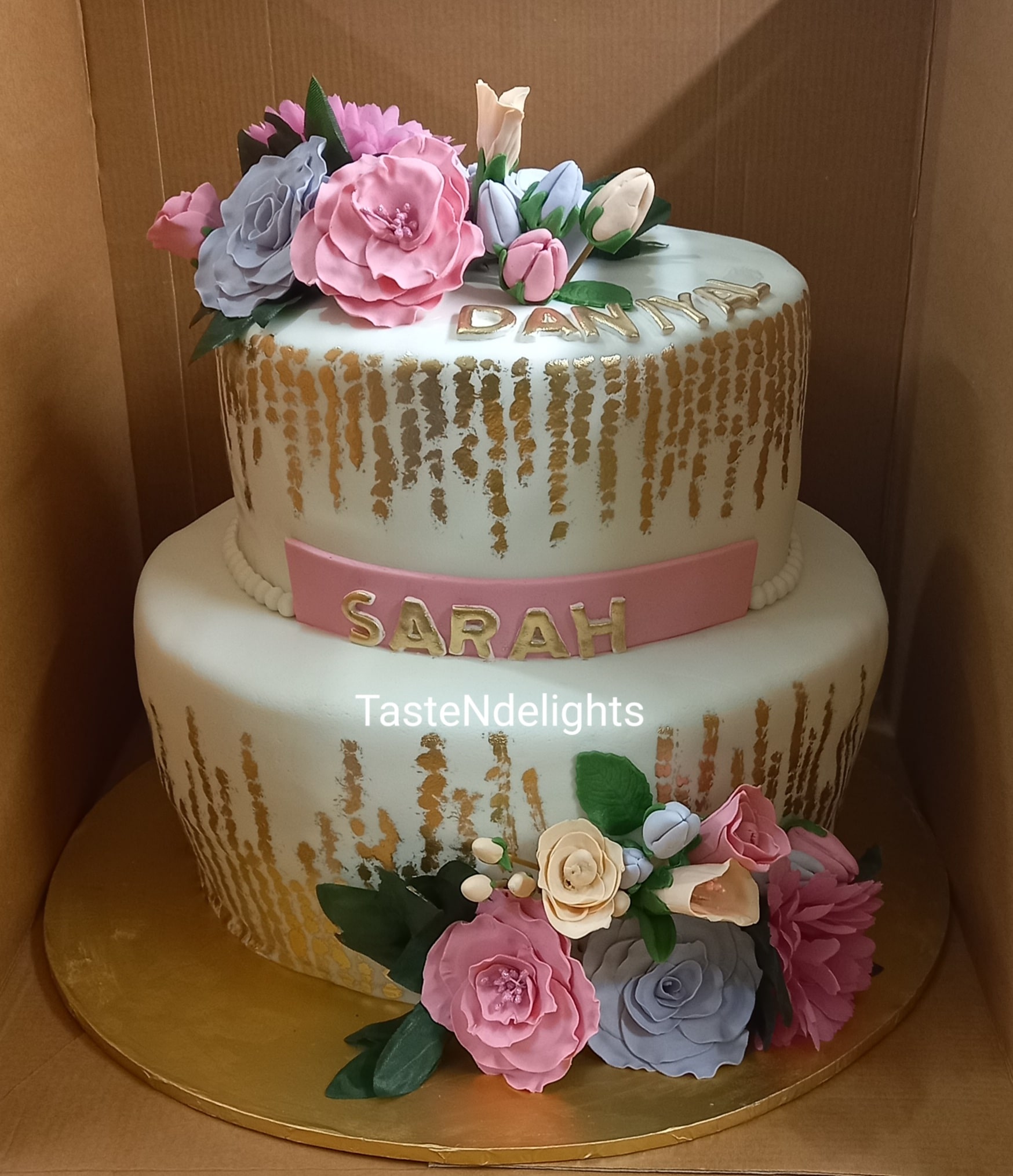 Order Happy Wife Happy Life Cake Online, Price Rs.999 | FlowerAura